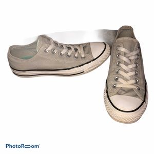 Converse All Star size 8 light gray shoe